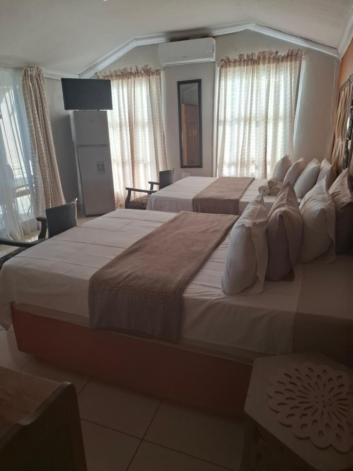 Vicky B Bed And Breakfast Mogwase Esterno foto